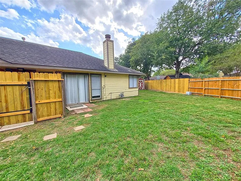 11011 Shadowfield Dr — Photo 19