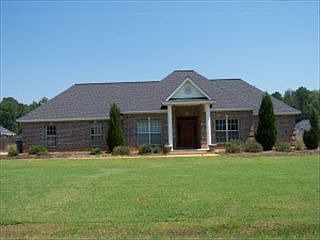 1st image of 828 Red Oak Ln