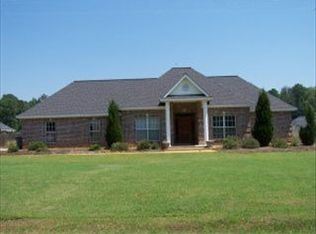 828 Red Oak Ln, Starkville, MS 39759