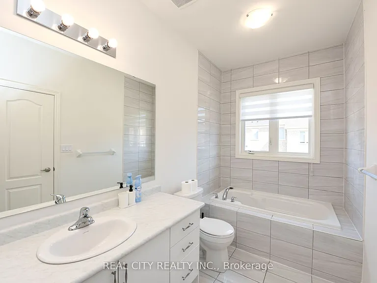 38 Silver Meadow Gdns — Photo 35