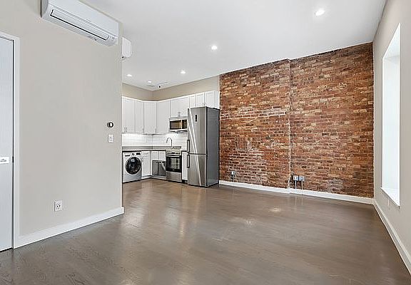 5th image of 1018 Lexington Ave #4F