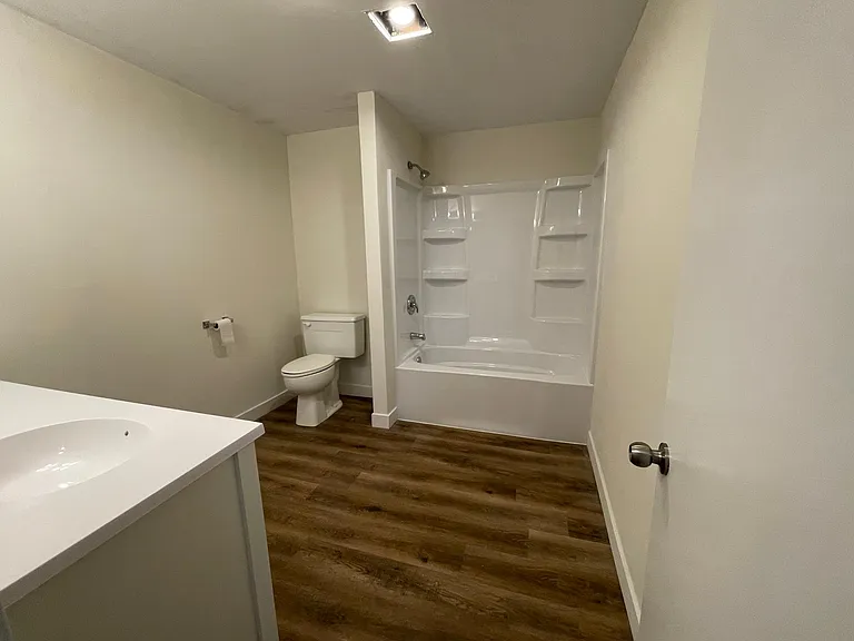 Master bdrm - bath