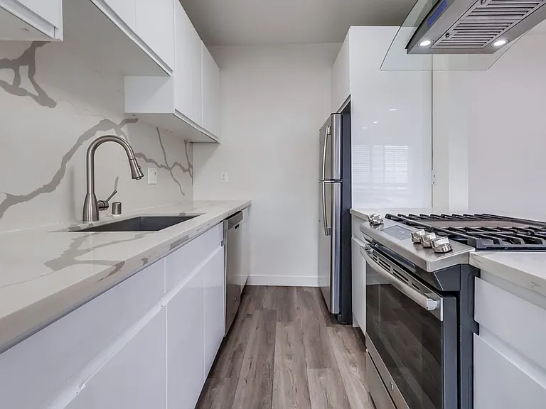 715 Marlborough Ave — Photo 8