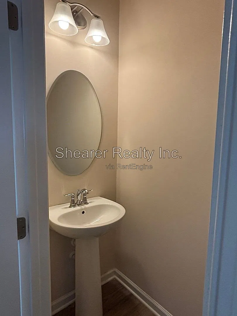 2 bed, 2.5 bath, 1415 sqft, $1,800 — Photo 3