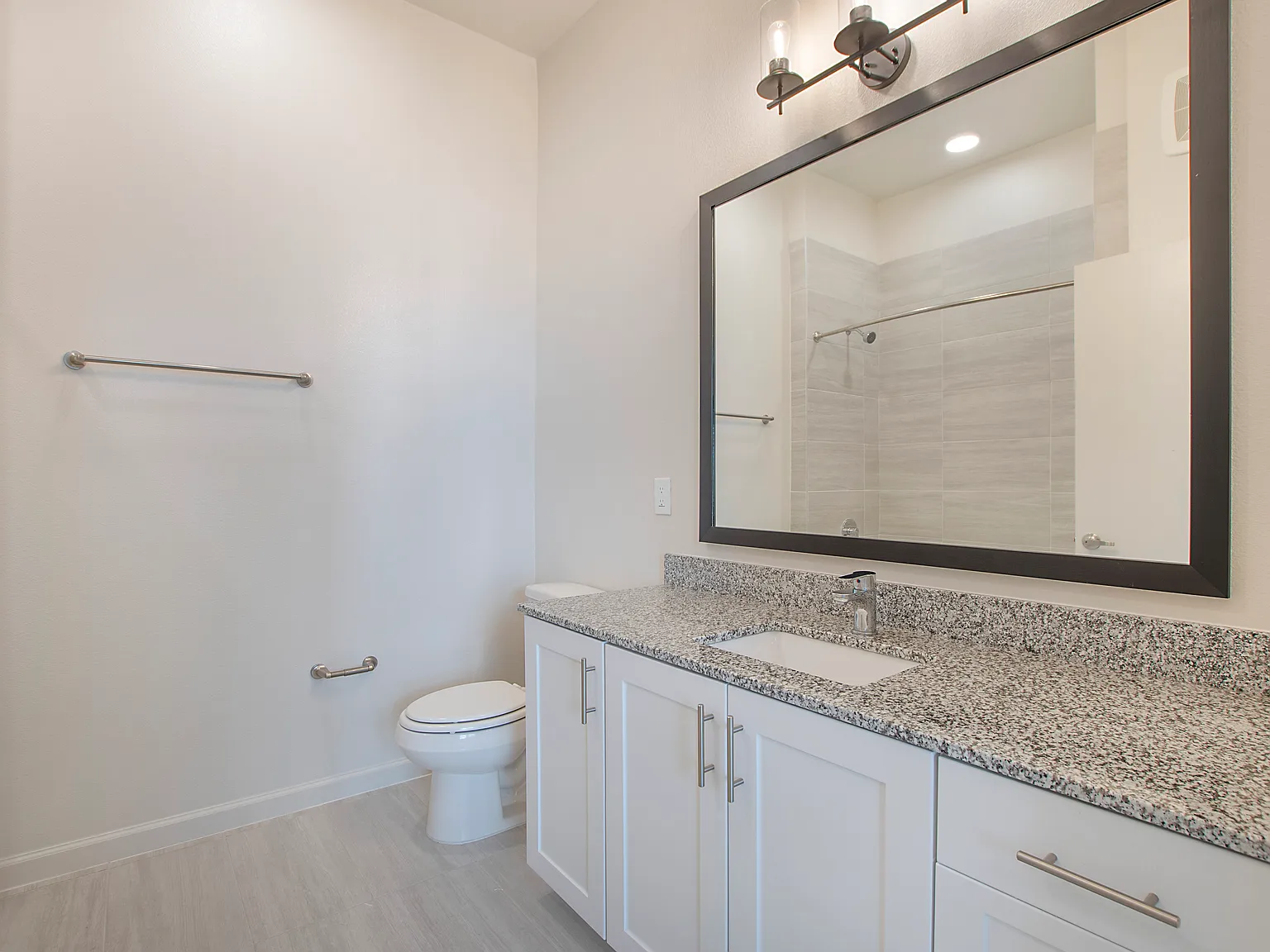 2 bed, 2.5 bath, 1319 sqft, $2,580 — Photo 4