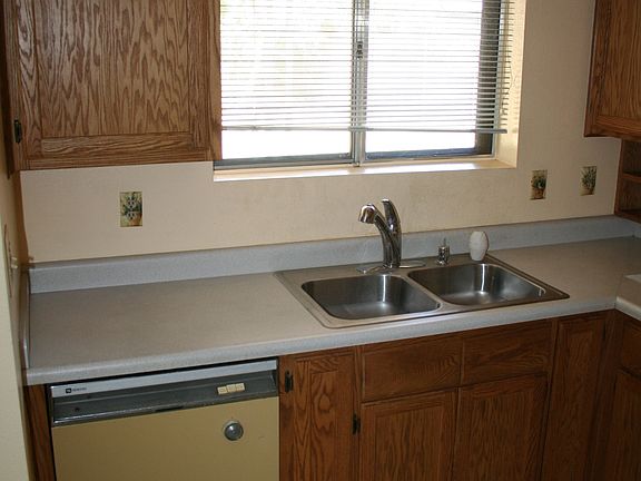 4th image of 440 S Pioneer