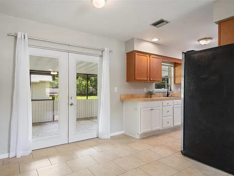 111 Amigos Rd — Photo 16