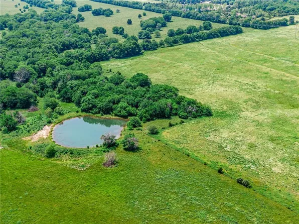 W 271st St, Paola, KS 66071