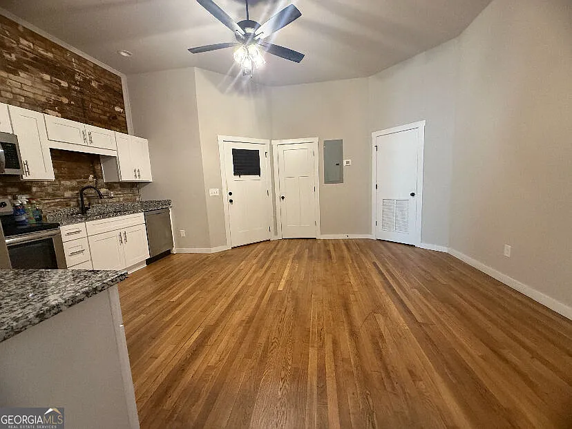 1 bed, 1.0 bath, $1,150 — Photo 3