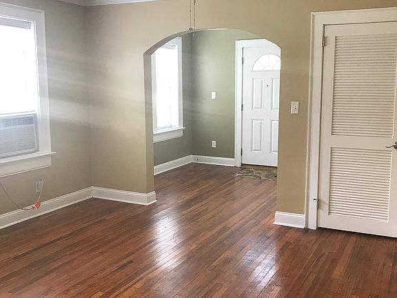 5th image of 1542 Robinson Ave APT 2