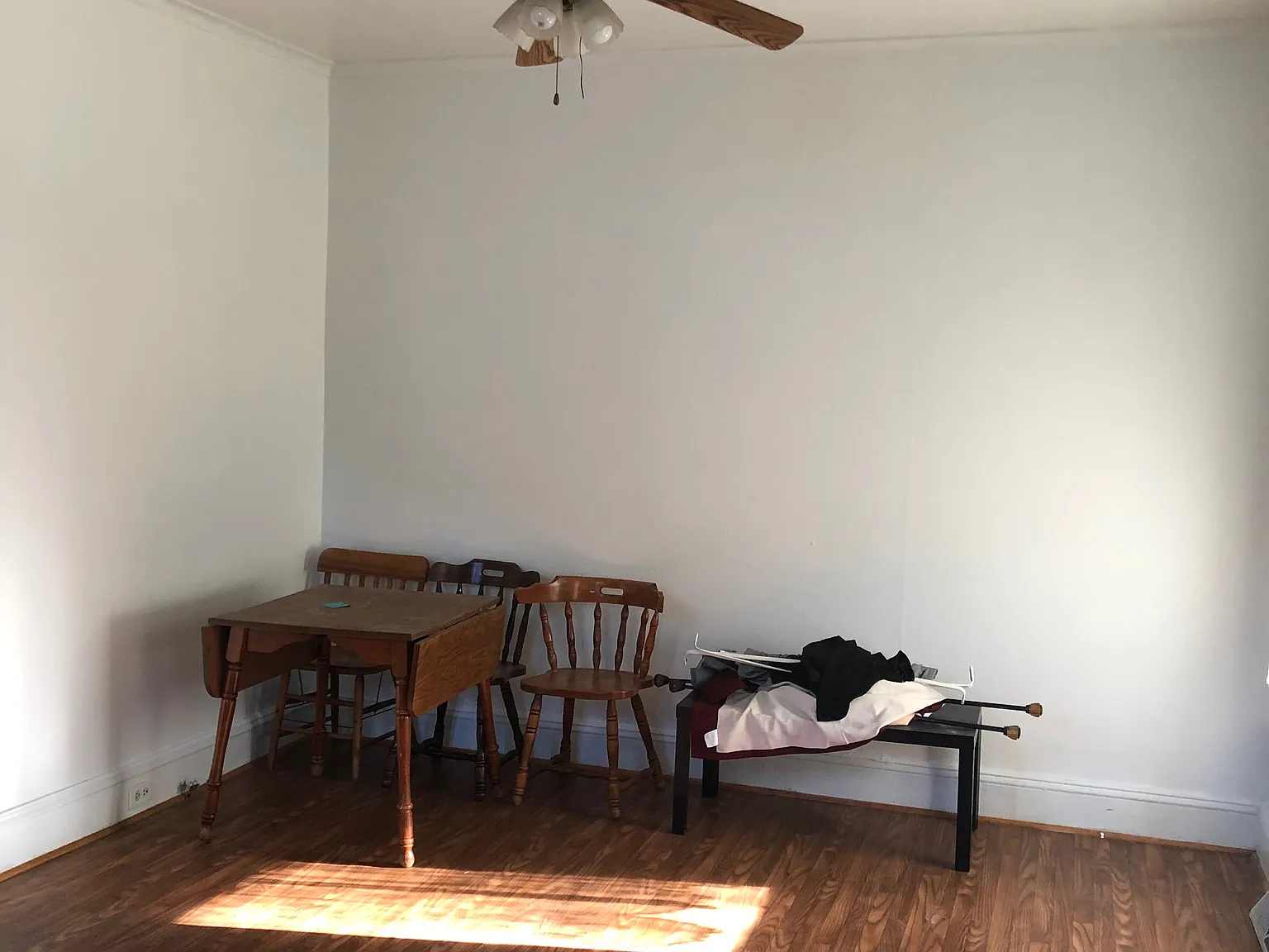 6 bed, 1896 sqft, $2,900 — Photo 2