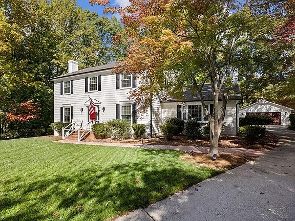 3rd image of 5 Round Hill Ct