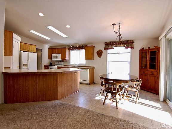 4th image of 380 W Goldsborough Dr