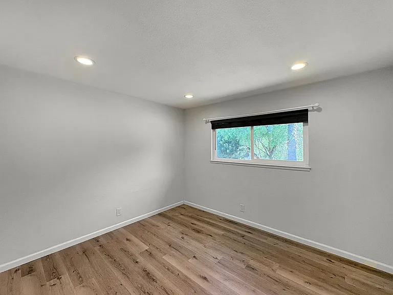 552 Luna Dr — Photo 7