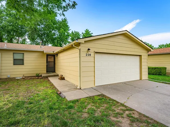 228 W Overlook Dr, Derby, KS 67037