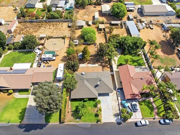 6917 Wegman Dr, Riverside, CA 92509