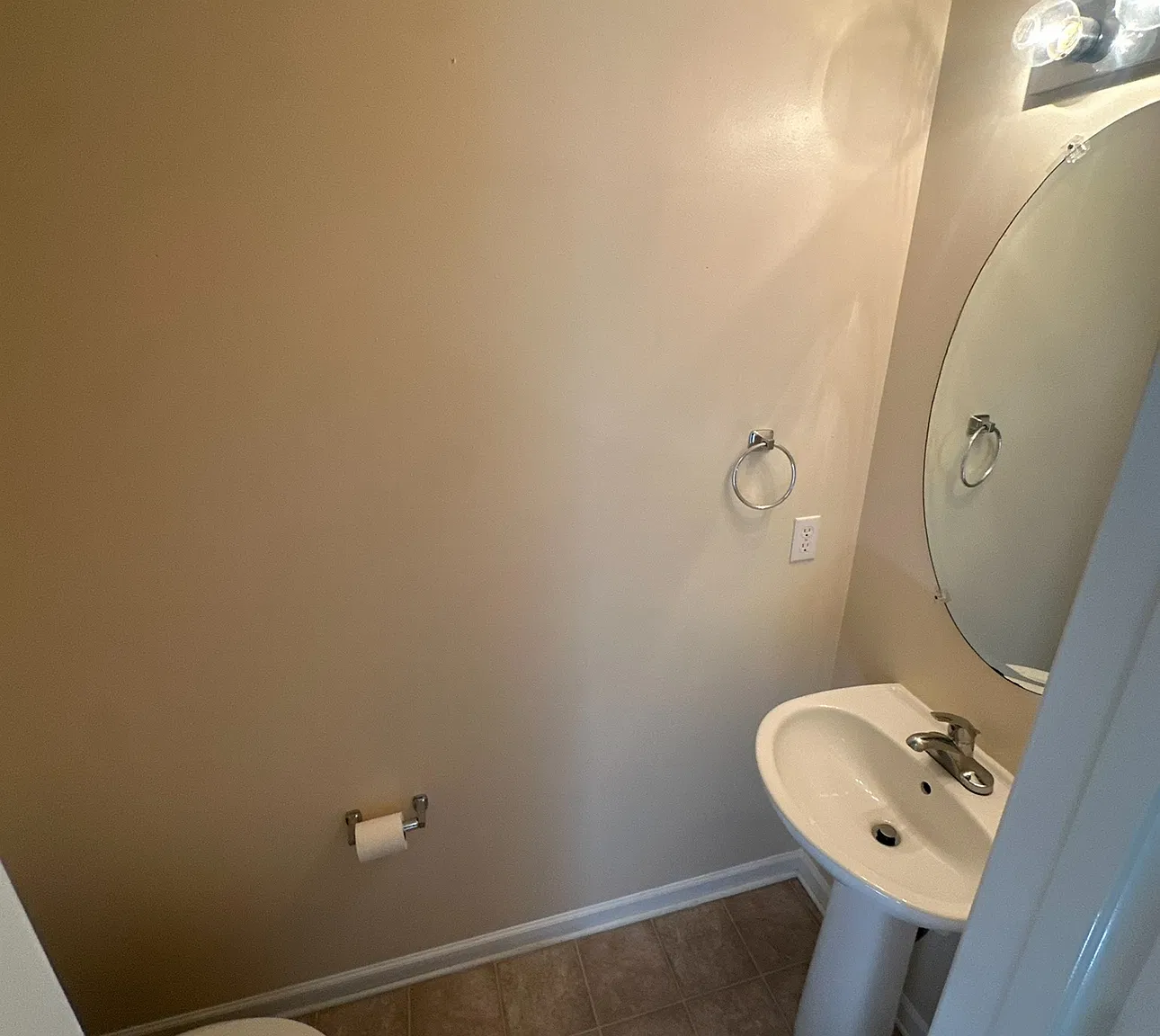 2 bed, 2.5 bath, 1072 sqft, $1,600 — Photo 4