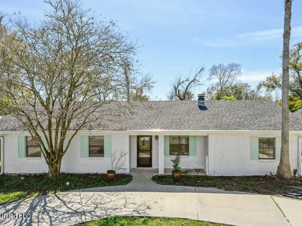 414 Demontluzin Ave, Bay Saint Louis, MS 39520