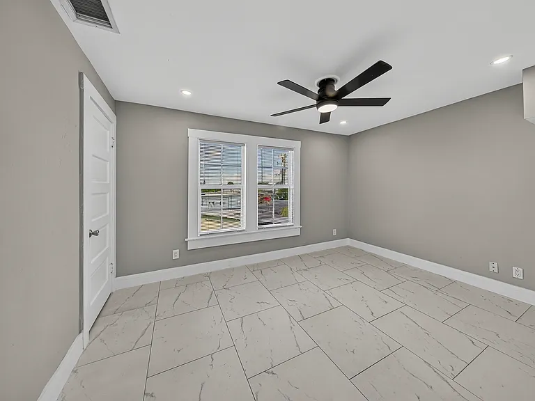 724 Bradley St — Photo 13