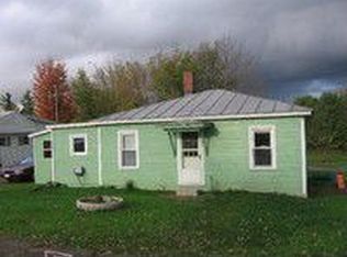 20 Willow St, Champlain, NY 12919