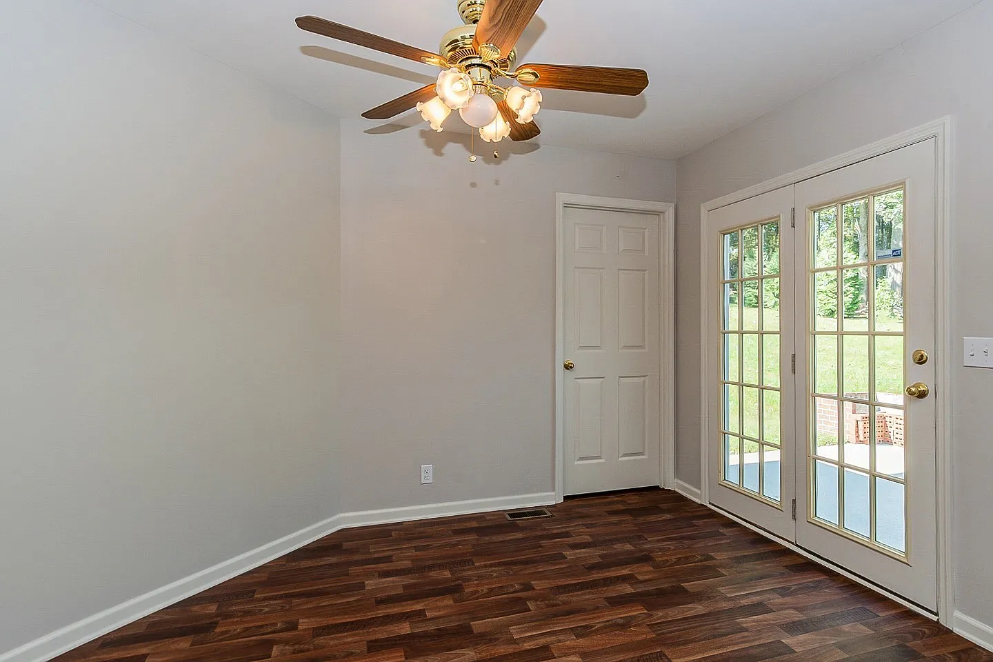 3 bed, 2.5 bath, 2059 sqft, $2,600 — Photo 4