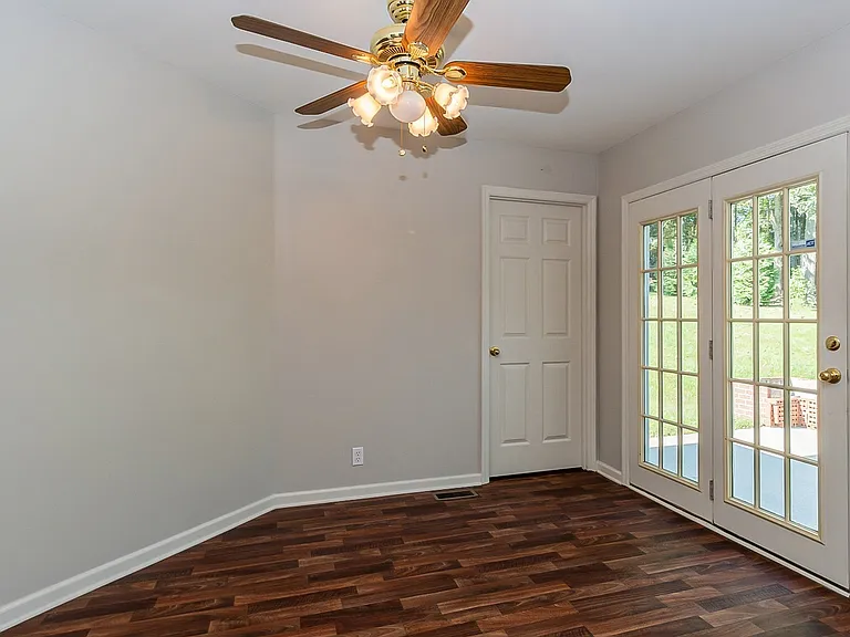 101 Donovan Ct — Photo 4
