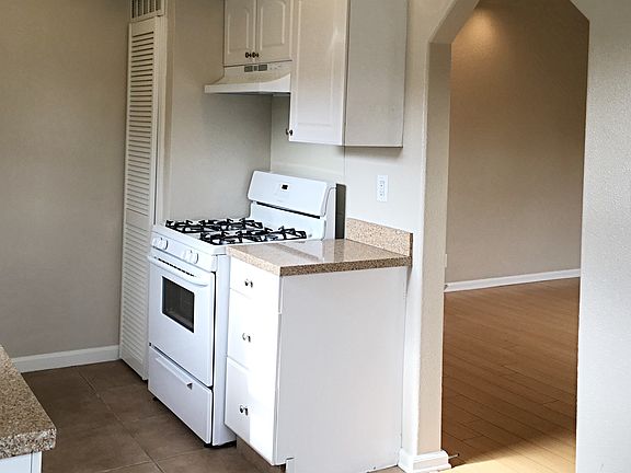 5th image of 600 E Chevy Chase Dr APT C