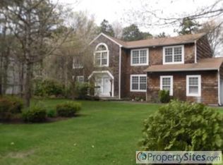 34 Golf Club Cir, Manorville, NY 11949