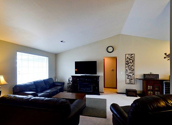 4th image of 209 Garden Dr