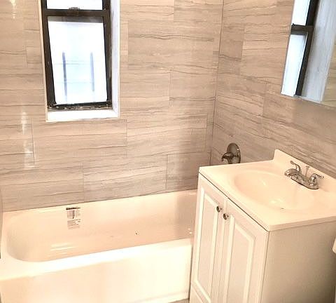 4th image of 1466 Beach Ave APT 5