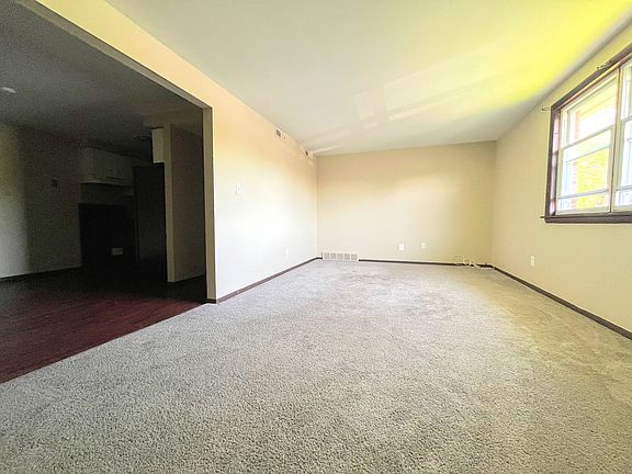 2nd image of 578 Taunton Pl APT 4