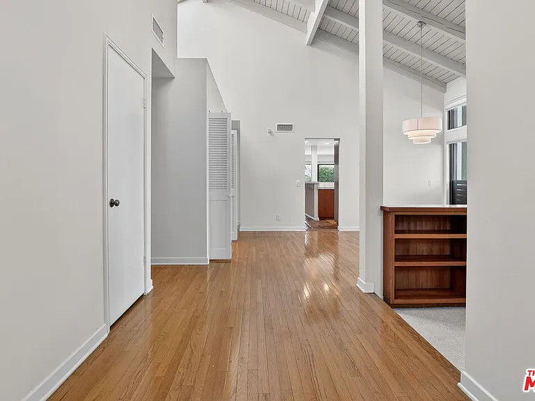 1331 Avenida De Cortez — Photo 8