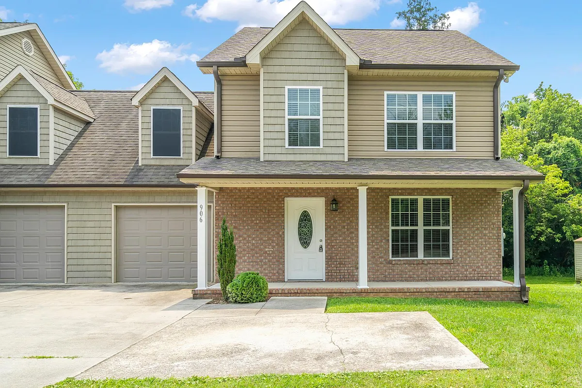 Building Photo - 906 E Inskip Dr #906