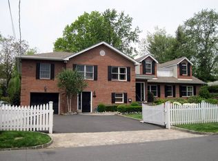 9 Sammis Ln, White Plains, NY 10605