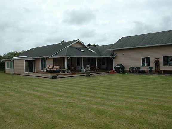 2nd image of 494 Canal Dr NE