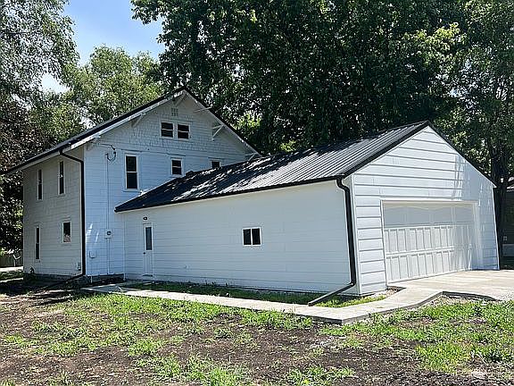 Back view of home 