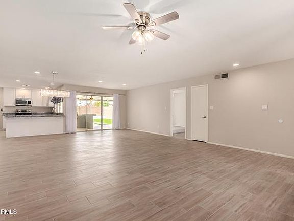 3rd image of 2706 W Monte Ave