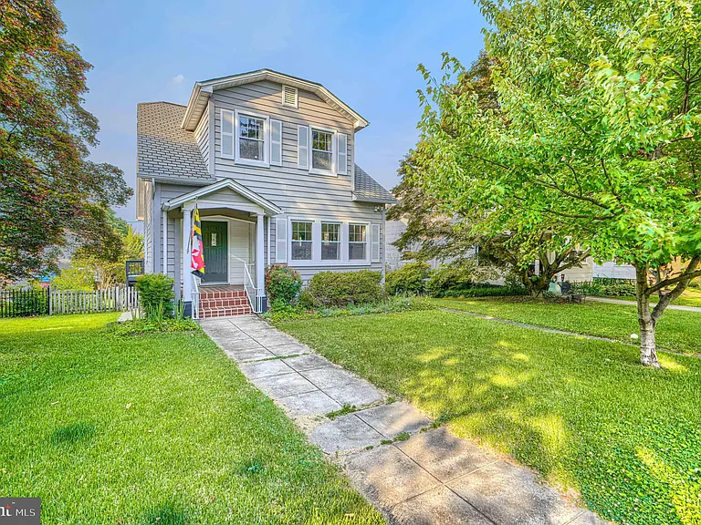 2210 Lake Ave — Photo 2