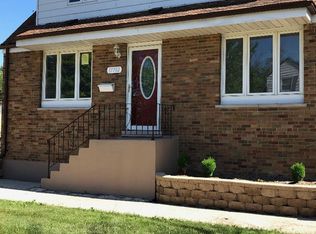 17702 Walter St, Lansing, IL 60438