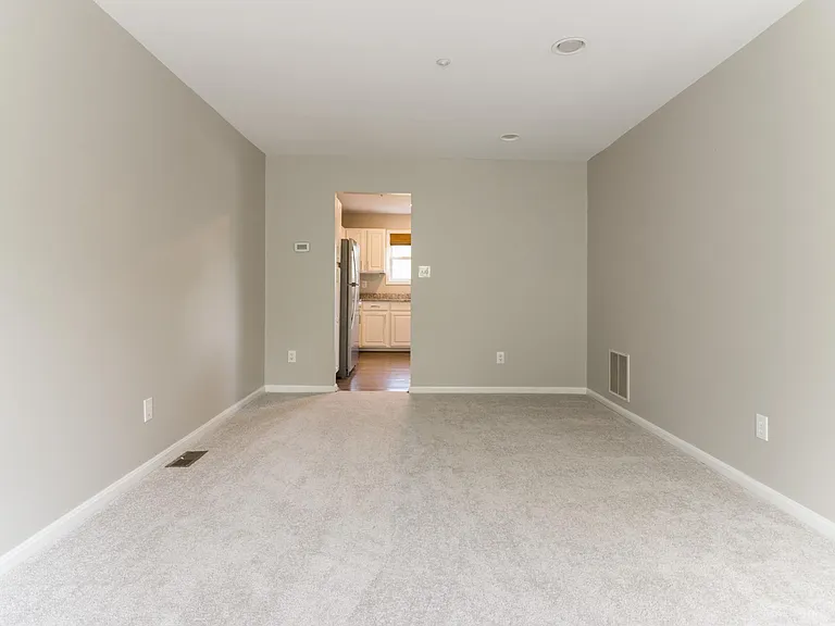 733 Mashie Ct — Photo 8