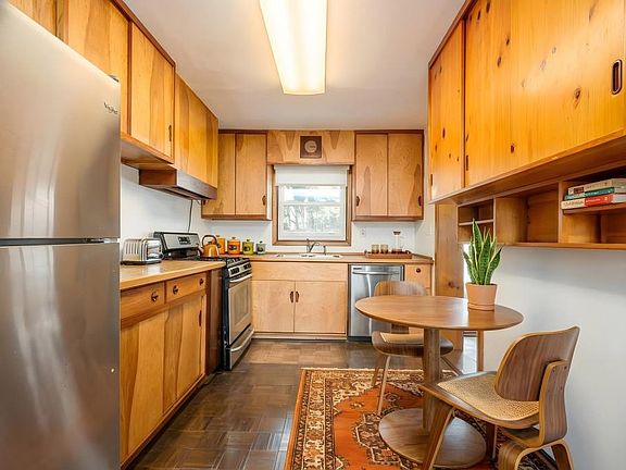 5th image of 1178 Balsam Dr