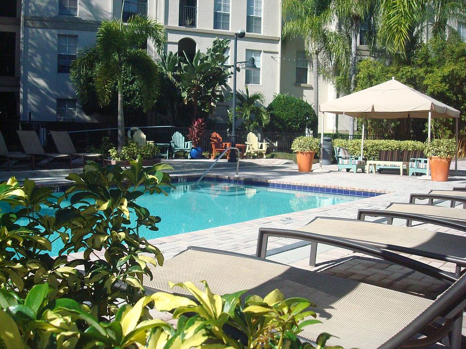1st image of 2421 W Horatio St #455