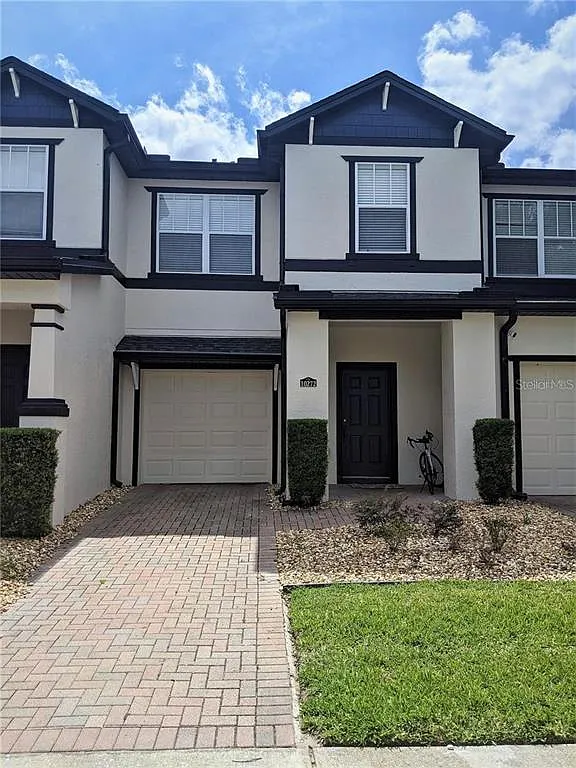 3 bed, 2.5 bath, 1390 sqft, $2,300 — Photo 1