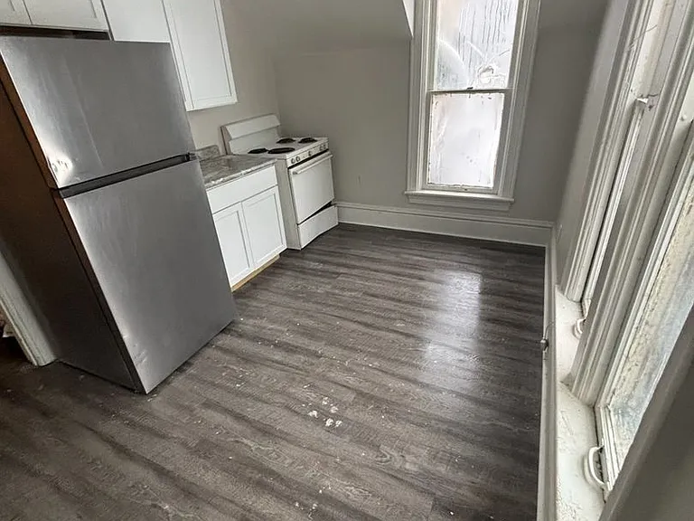 509 W Franklin St — Photo 6