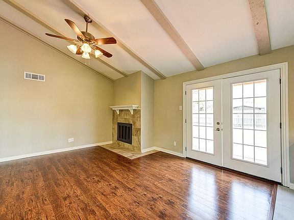 3rd image of 610 Cranbrook Park