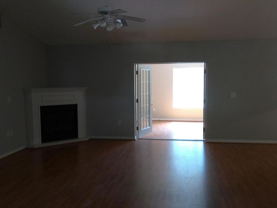 2nd image of 2327 Ring Rd