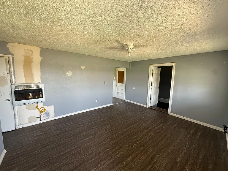 5614 Avenue A — Photo 2