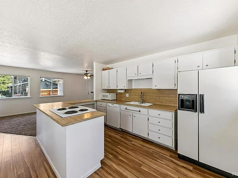1st image of 2217 Cornelian Dr #2217