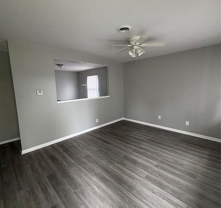 1st image of 506 Saint Nicholas Dr