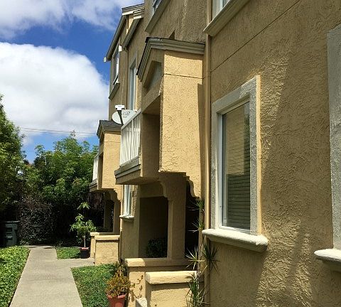 3rd image of 286 Estabrook St